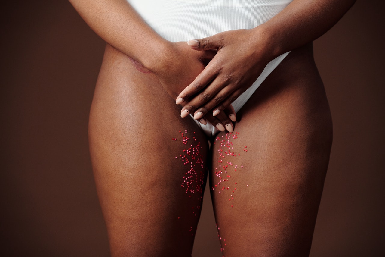 cuisses-qui-se-touchent-causes-et-solutions